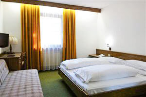 Zimmer im Hotel Urthaler in Toblach